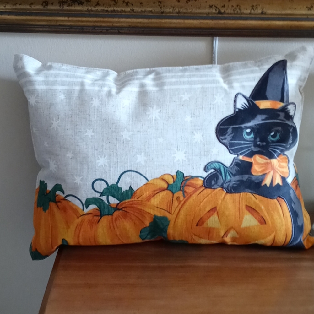 Halloween accent pillow